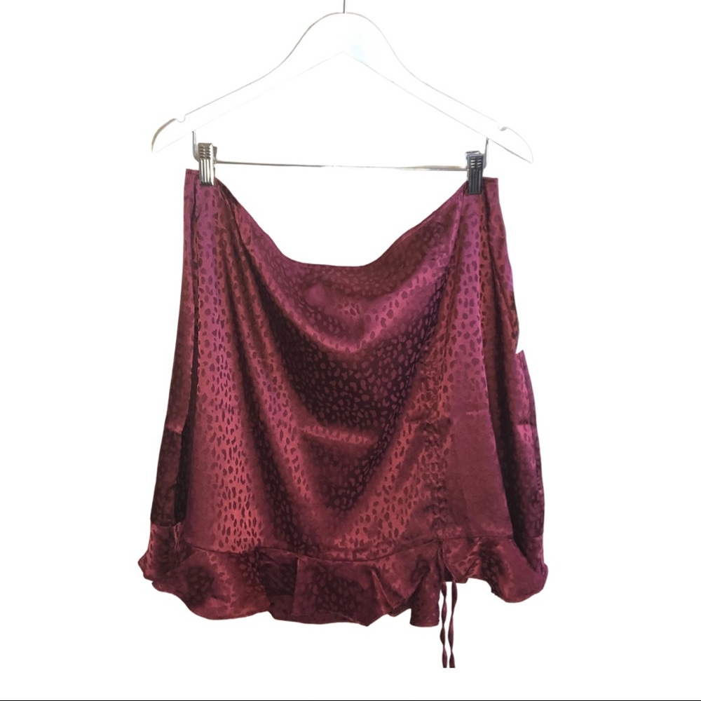 🆕 Stylish Forever 21 Satin Cinch Skirt NWT